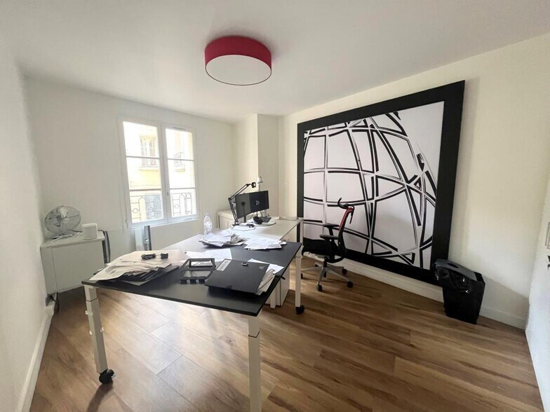 Bureau dans Saint-Germain-en-Laye à louer - Photo du bâtiment - Image 1 de 8