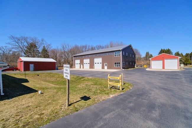 More details for 480 E Parkdale Ave, Manistee, MI - Specialty for Sale