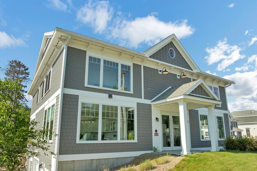 Seacoast’s Premier Commercial Mixed-Use portfolio of 2 properties for sale on LoopNet.ca - Building Photo - Image 3 of 12