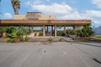 16955 Sherman Way, Van Nuys, CA à vendre Photo intérieure- Image 2 de 32