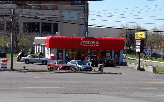 Plus de détails pour 8217 Lee Hwy, Falls Church, VA - Commerce de détail à vendre