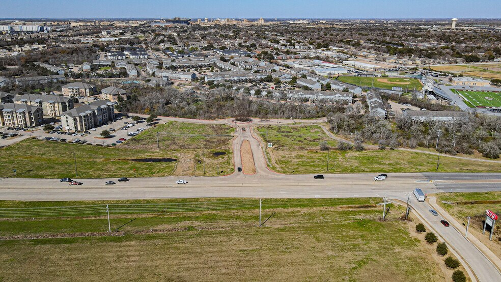 Harvey Mitchell Pkwy, College Station, TX à vendre - Photo du bâtiment - Image 2 de 8
