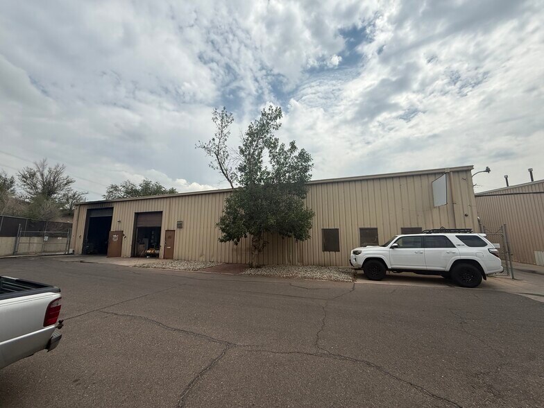 2050 S Pecos St, Denver, CO à vendre - Photo du bâtiment - Image 2 de 6