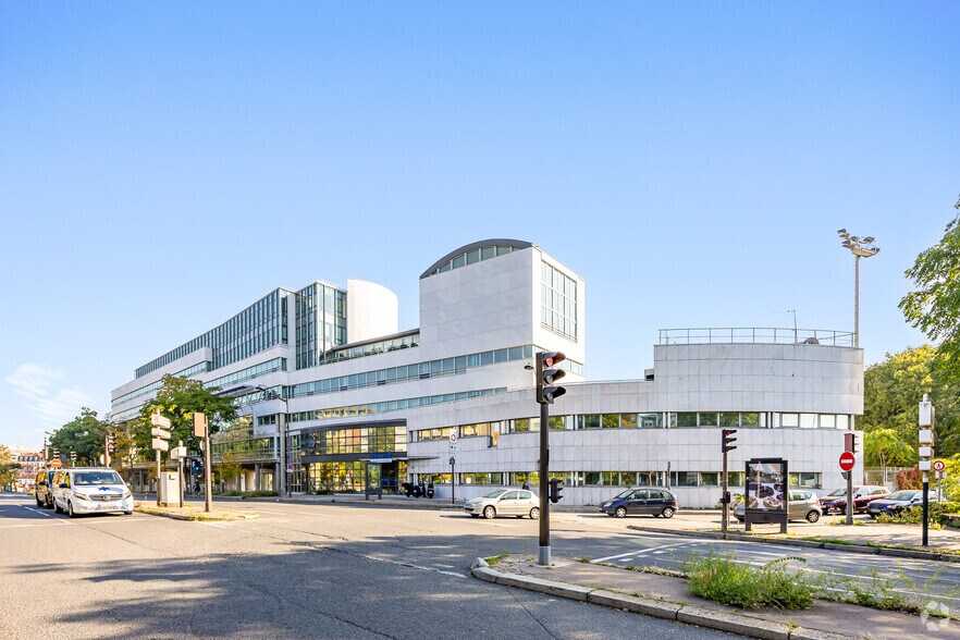 9-35 Avenue Pierre De Coubertin, Paris à louer - Photo du bâtiment - Image 1 de 10