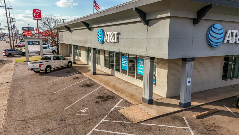 4934-4938 Poplar Ave, Memphis, TN à vendre - Photo du bâtiment - Image 3 de 16