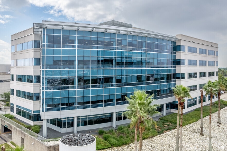 2600 S Shore Blvd, League City, TX for lease - Building Photo - Image 1 of 26