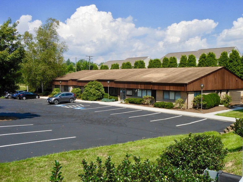 153-159 Walters Dr, Christiansburg, VA for lease - Building Photo - Image 1 of 13