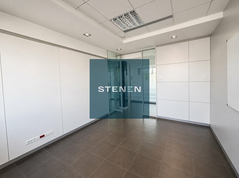 52 Avenue De Hambourg, Marseille for lease - Interior Photo - Image 2 of 5