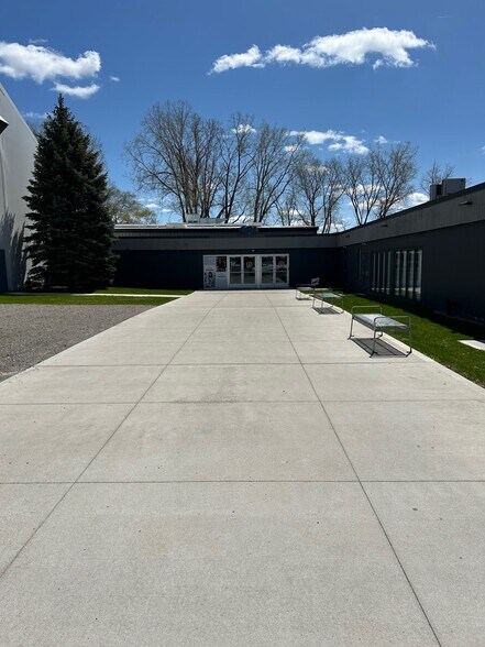 45300 Mound Rd, Shelby Township, MI à louer - Photo du bâtiment - Image 3 de 21