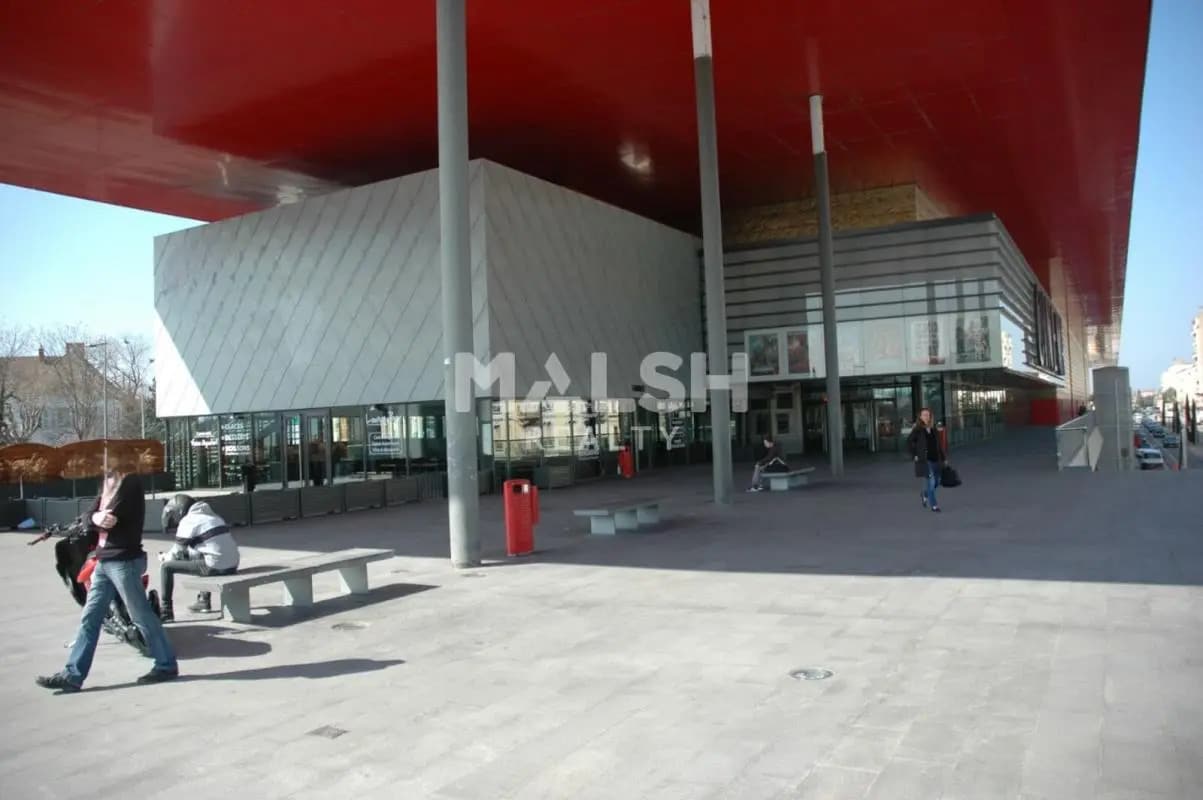 Retail in Roanne for lease Building Photo- Image 1 of 8