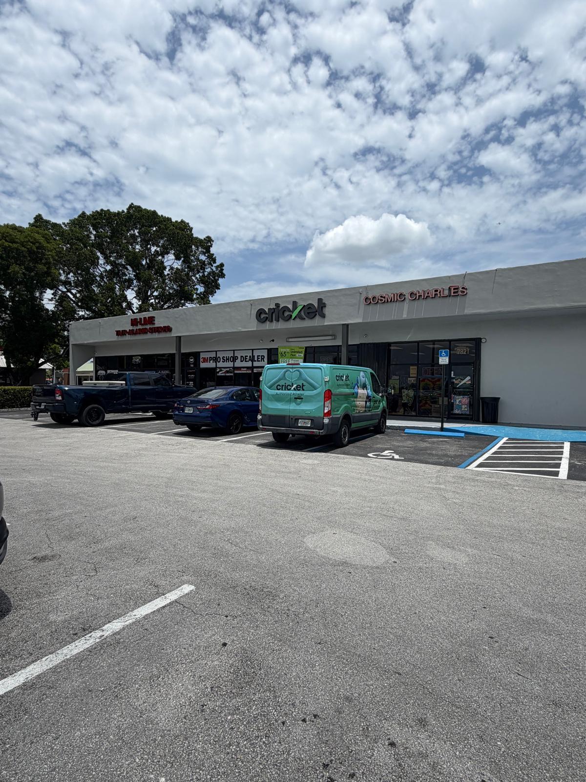 7817-7825 Pines Blvd, Hollywood, FL for lease Building Photo- Image 1 of 1