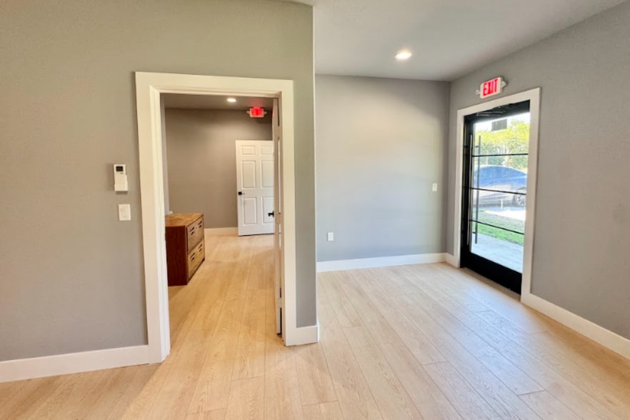 2921 N Travis St, Sherman, TX for lease - Building Photo - Image 3 of 10