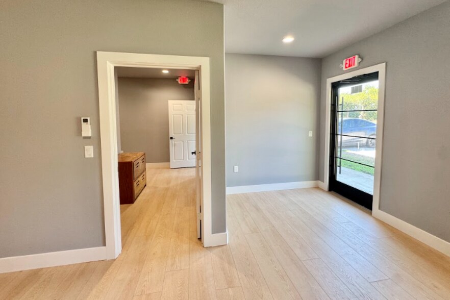 2921 N Travis St, Sherman, TX à louer - Photo du bâtiment - Image 3 de 10