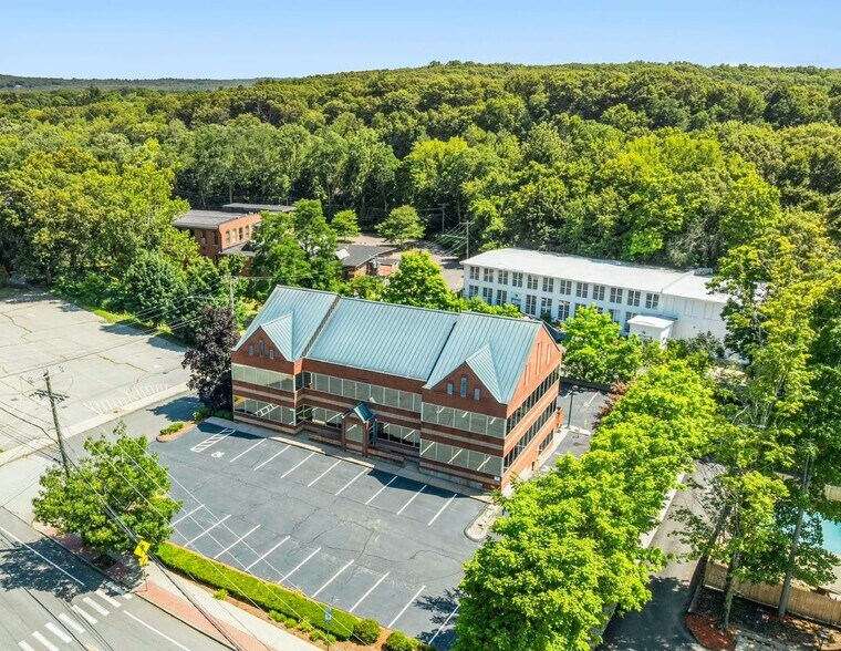 178 Hartford Rd, Manchester, CT for lease - Building Photo - Image 1 of 9