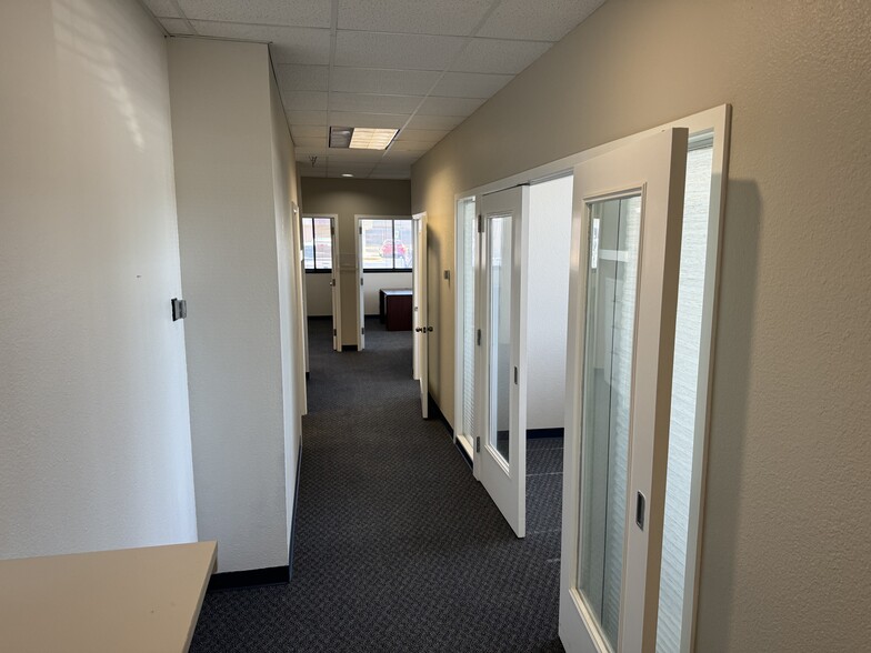 6112 McCart Ave, Fort Worth, TX for lease - Interior Photo - Image 2 of 12