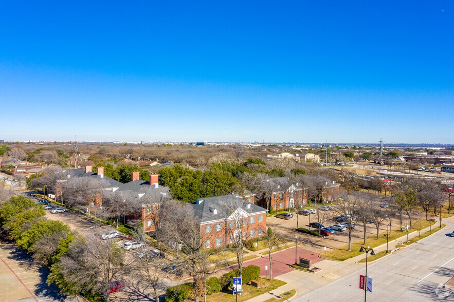 2003 E Lamar Blvd, Arlington, TX à louer - Photo du bâtiment - Image 2 de 3