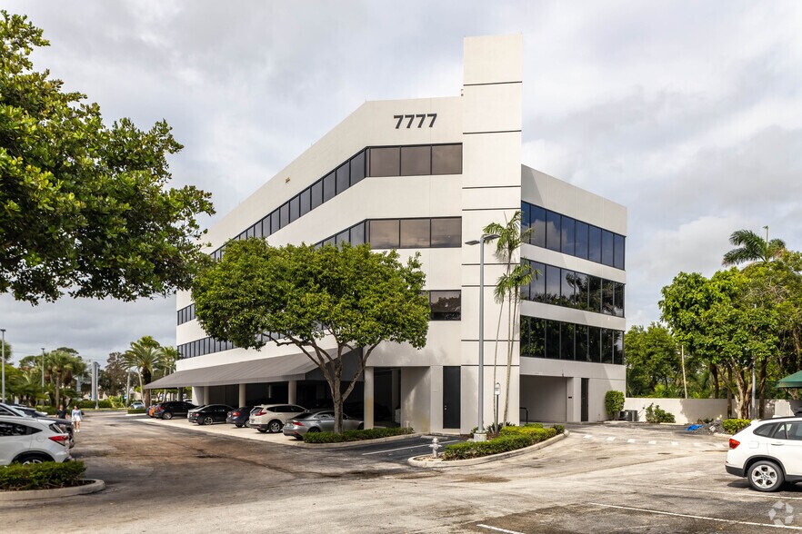 7777 Glades Rd, Boca Raton, FL à louer - Photo du bâtiment - Image 1 de 20