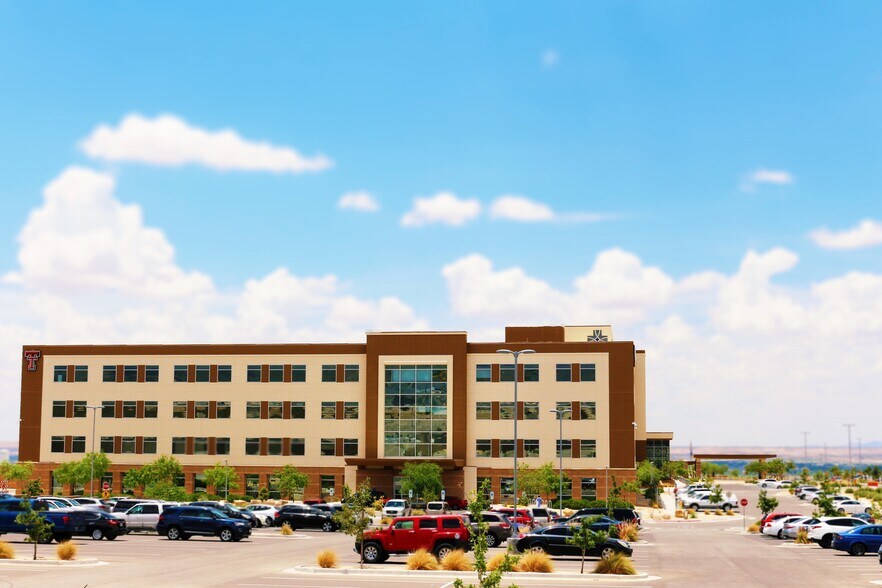 2000 Transmountain Rd, El Paso, TX à louer - Photo du bâtiment - Image 3 de 25