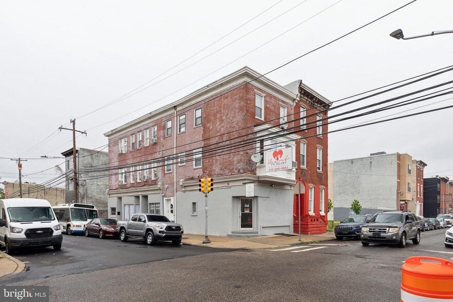 1633 W Oxford St, Philadelphia, PA for lease - Primary Photo - Image 1 of 10