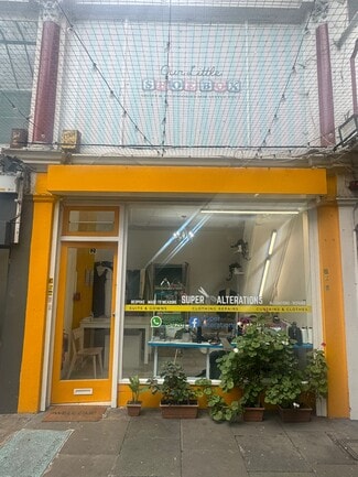 Plus de détails pour 206-214 Eltham High St, Londres - Commerce de détail à louer