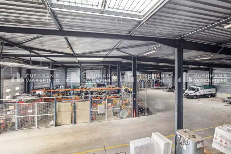 2 Avenue Des 3 Peuples, Montigny-le-Bretonneux à louer - Photo du bâtiment - Image 2 de 14