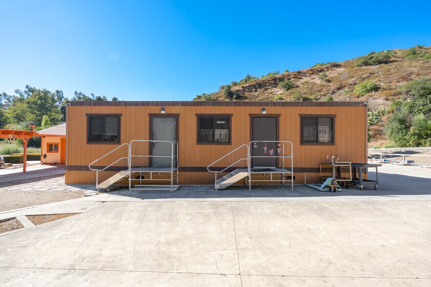 19121 El Toro Rd, Silverado, CA à vendre - Photo du bâtiment - Image 2 de 22
