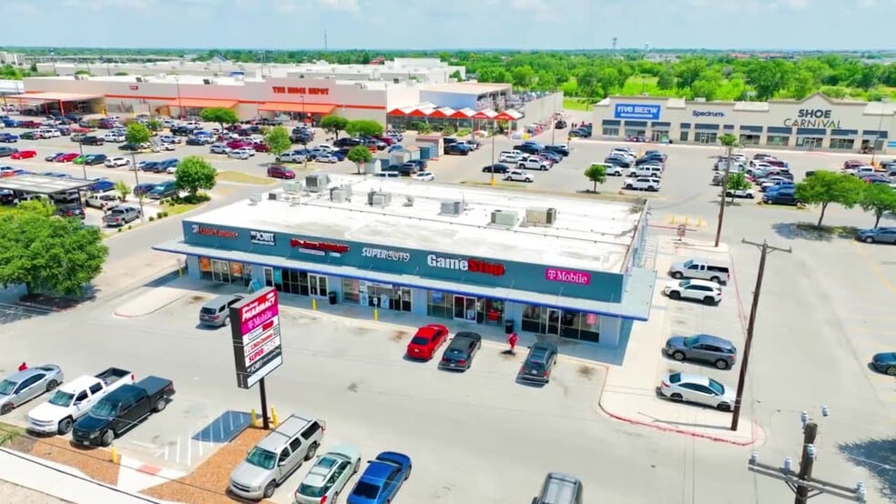 2720 SW Military Dr, San Antonio, TX à louer - Vidéo sur l’inscription commerciale - Image 2 de 6