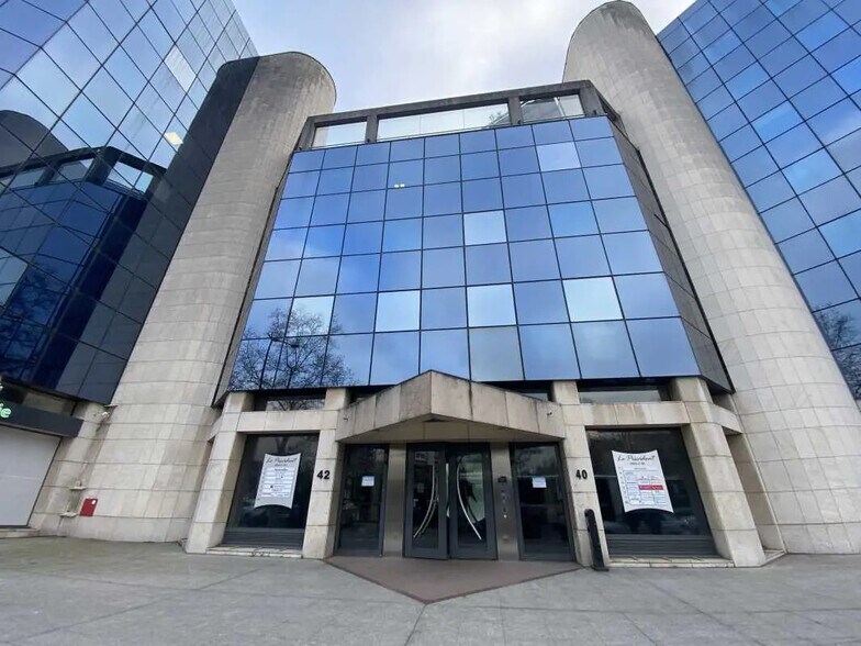 Bureau dans Lyon à louer - Photo du bâtiment - Image 1 de 11