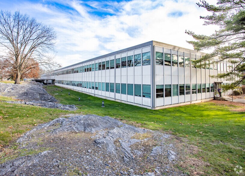 1004 New Holland Ave, Lancaster, PA à louer - Photo du bâtiment - Image 3 de 18