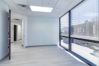 400 Arthur Godfrey Rd, Miami Beach, FL for lease Interior Photo- Image 2 of 2