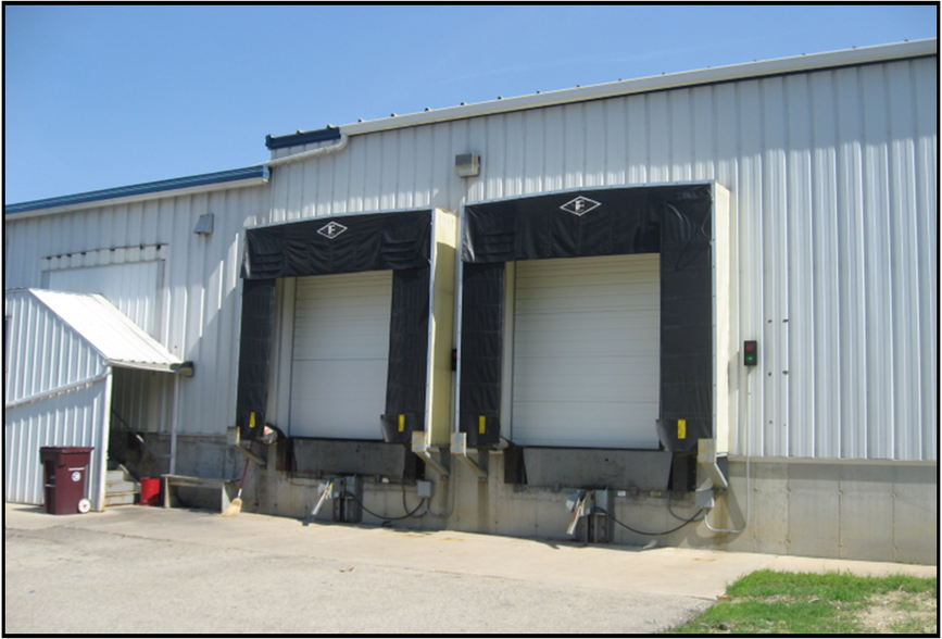 2030 Young St, East Troy, WI à vendre - Photo du bâtiment - Image 2 de 10