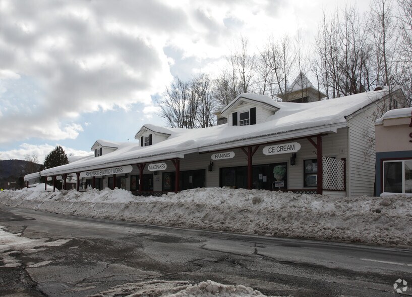 12 Beach Rd, Lake George, NY à louer - Photo principale - Image 2 de 5