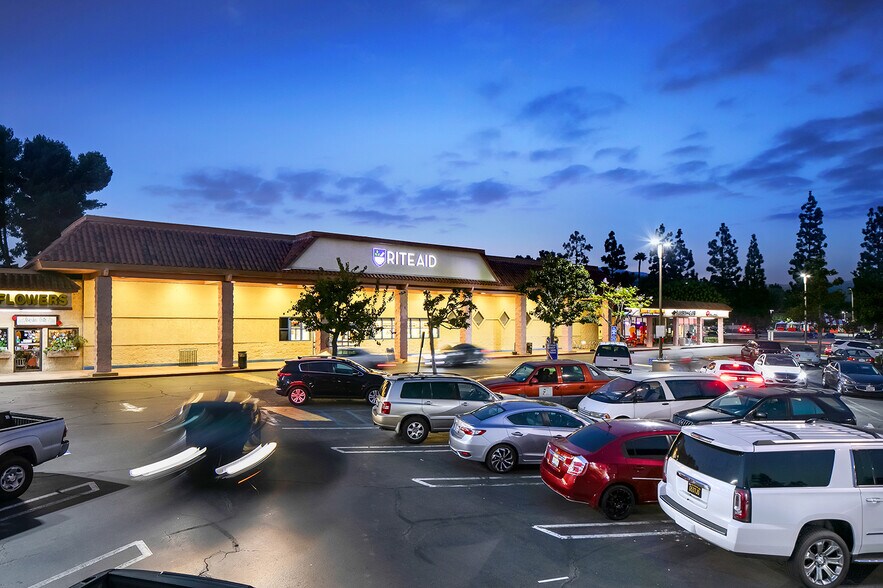 19701 Yorba Linda Blvd, Yorba Linda, CA à vendre - Photo du bâtiment - Image 3 de 8