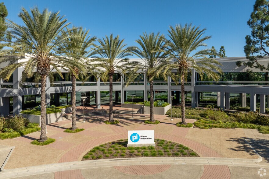 80 Technology Dr, Irvine, CA à louer - Photo du bâtiment - Image 3 de 4