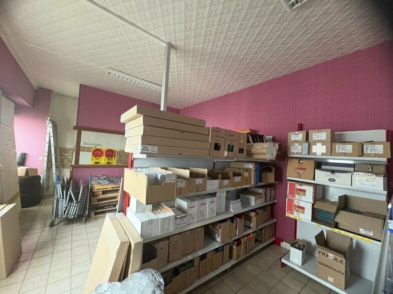 15 Rue Des Sources, Savigny-le-Temple for lease - Interior Photo - Image 2 of 7