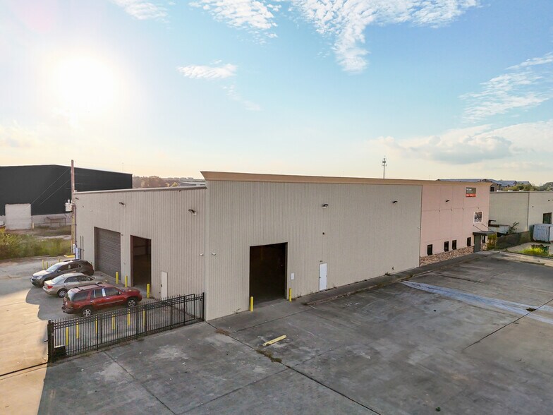 11050 W Little York Rd, Houston, TX à louer - Photo du bâtiment - Image 3 de 11