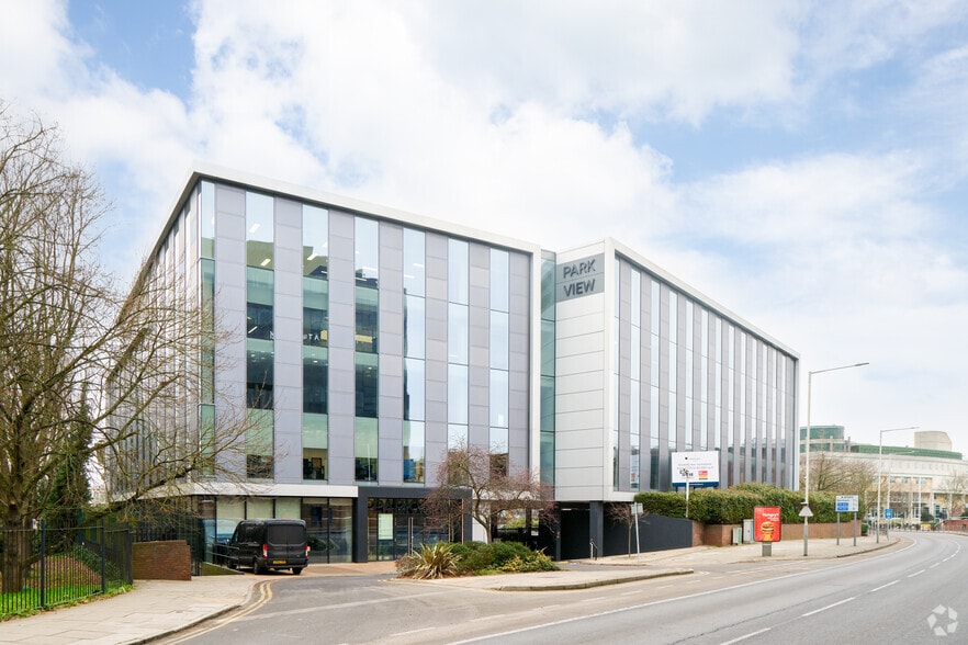 82 Oxford Rd, Uxbridge for lease - Primary Photo - Image 1 of 14