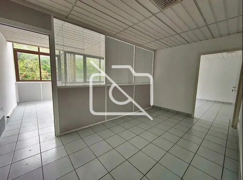 Office in Boissy-Saint-Léger for lease - Building Photo - Image 3 of 3