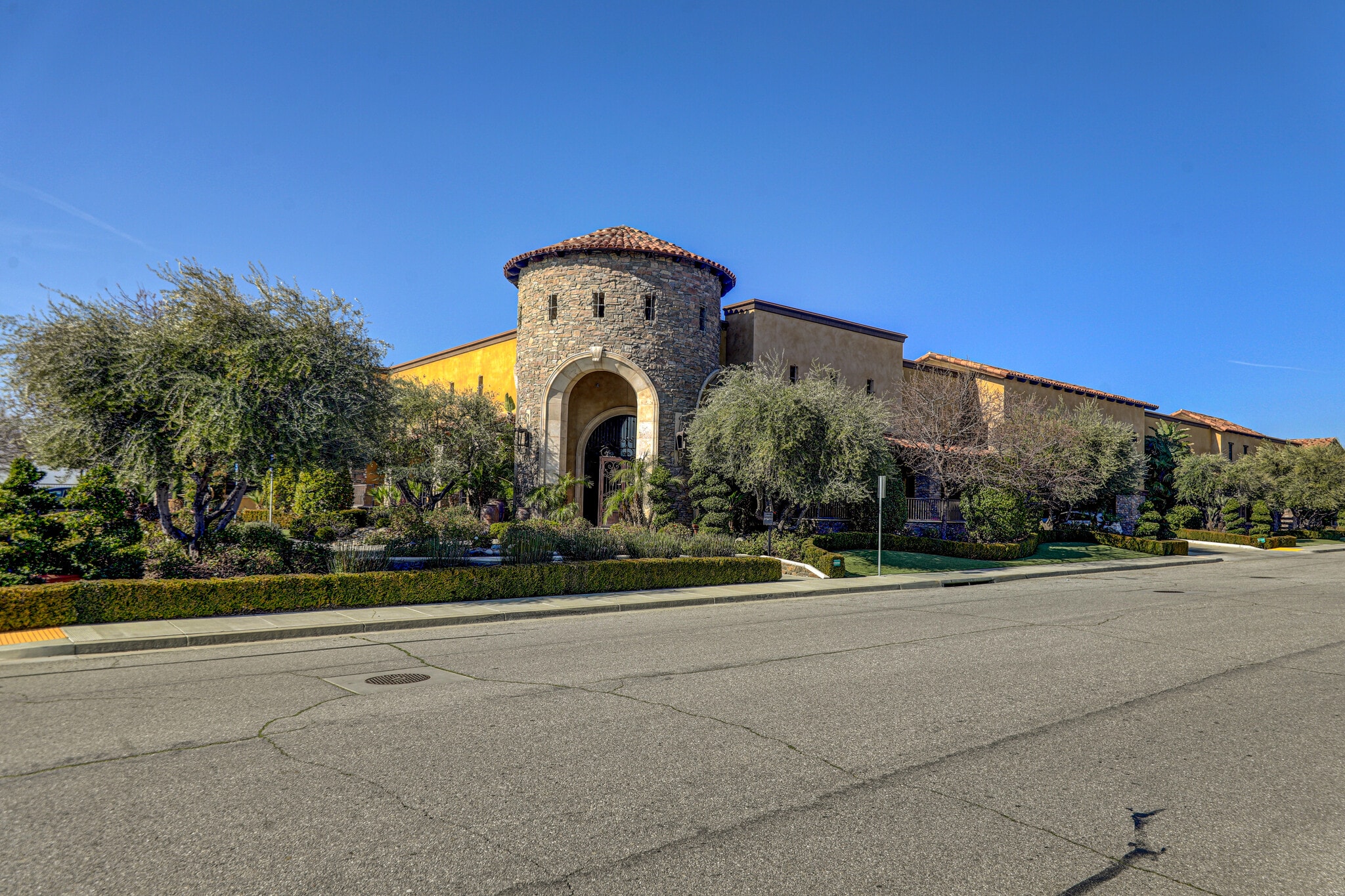 19227 Flightpath Way, Bakersfield, CA for lease Primary Photo- Image 1 of 14