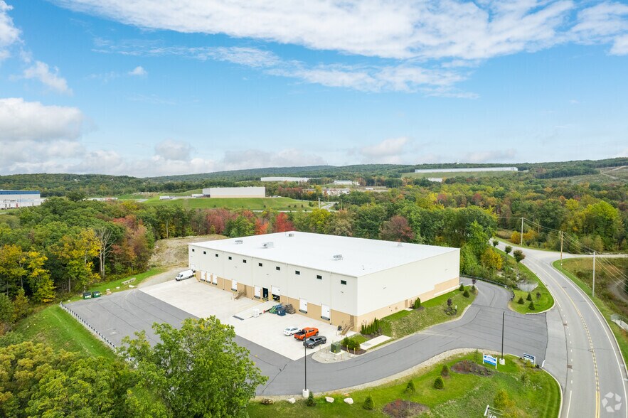 560-570 Research Dr, Pittston Township, PA à louer - Aérien - Image 2 de 5