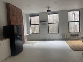 557 Leonard St, Brooklyn, NY for lease Interior Photo- Image 2 of 7