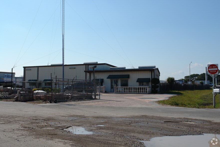 2560 Whitfield Ave, Sarasota, FL à vendre - Photo du bâtiment - Image 3 de 3