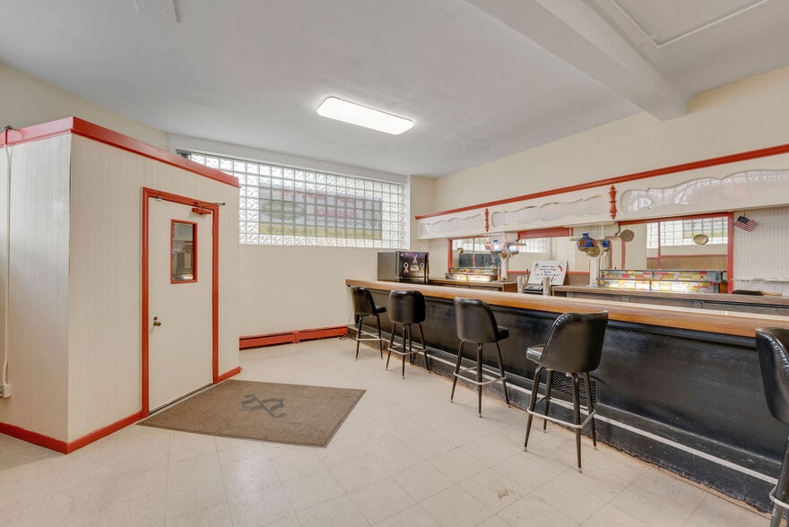 1041 Starkweather Ave, Cleveland, OH à vendre - Photo intérieure - Image 3 de 6