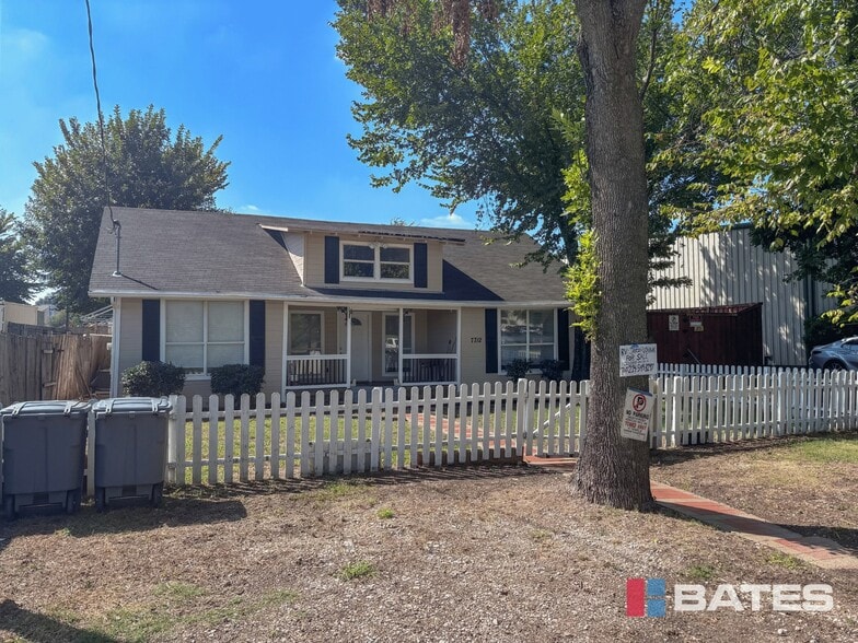 7712 Ronnie Dr, Dallas, TX for sale - Building Photo - Image 2 of 12