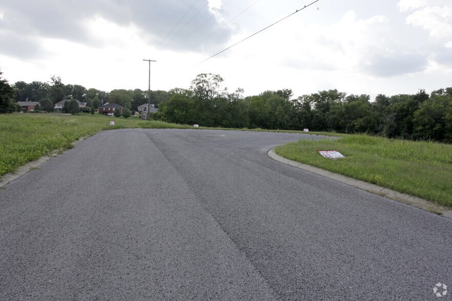 1204 Longleaf Dr, Gallatin, TN à vendre - Photo du bâtiment - Image 2 de 2