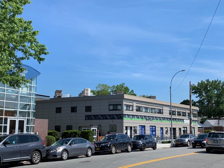 2391 Bell Blvd, Bayside, NY à louer - Photo du bâtiment - Image 3 de 7