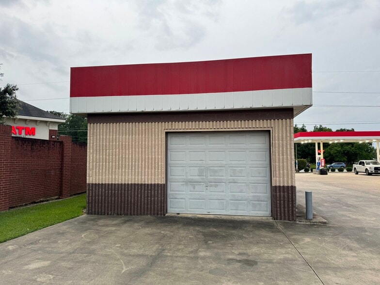2890 N Dowlen Rd, Beaumont, TX for lease - Building Photo - Image 2 of 7