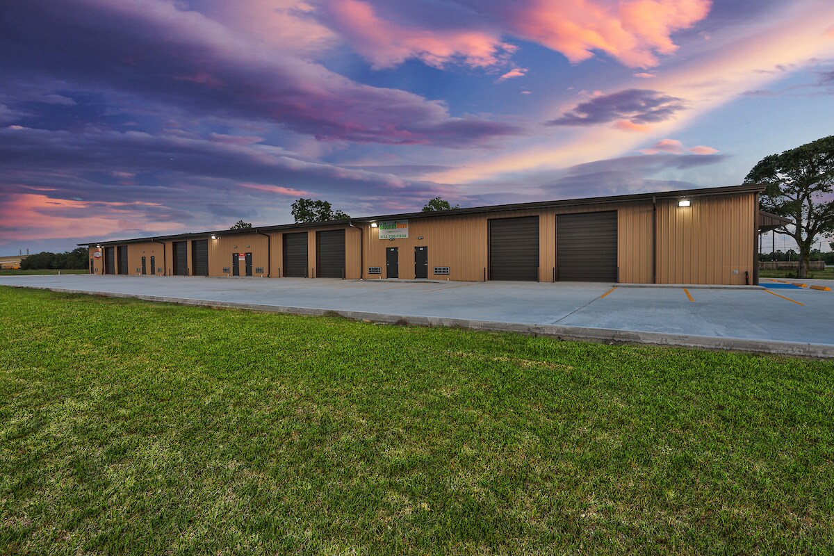 5517 Fm 2004 Rd, Hitchcock, TX à louer Photo du bâtiment- Image 1 de 10