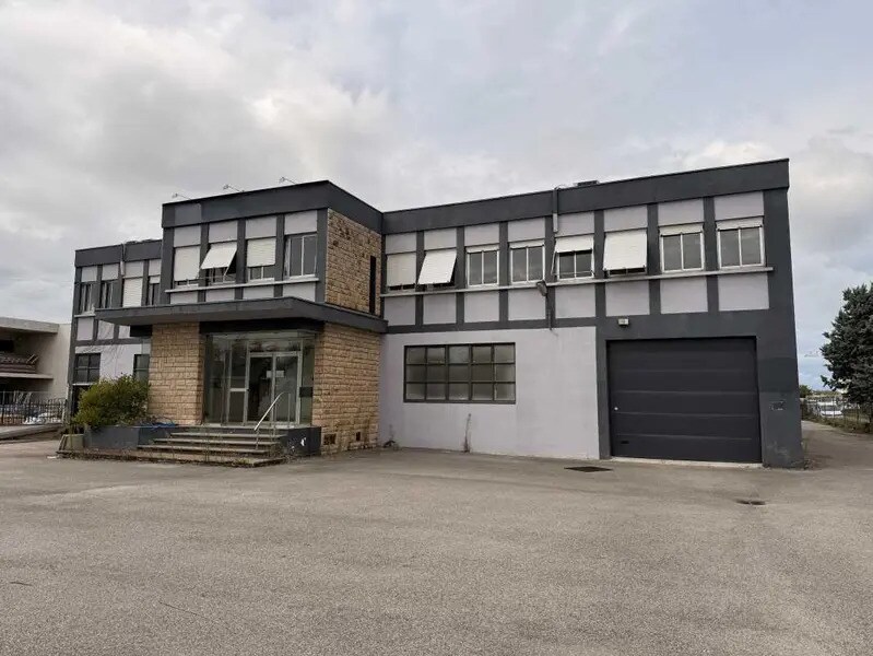 Office in Décines-Charpieu for sale Building Photo- Image 1 of 17
