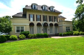 24 Mine St, Flemington, NJ à louer Photo du bâtiment- Image 2 de 7